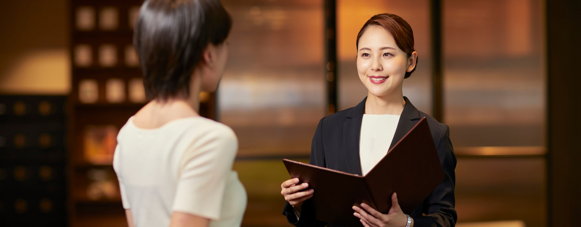 Peak Season Data: Biến Mùa Cao Điểm Thành “Mỏ Vàng” Cho Chiến Lược Marketing 2026